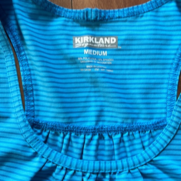 🔥Women’s Medium Tank Top Bundle🔥 - Picture 4 of 12